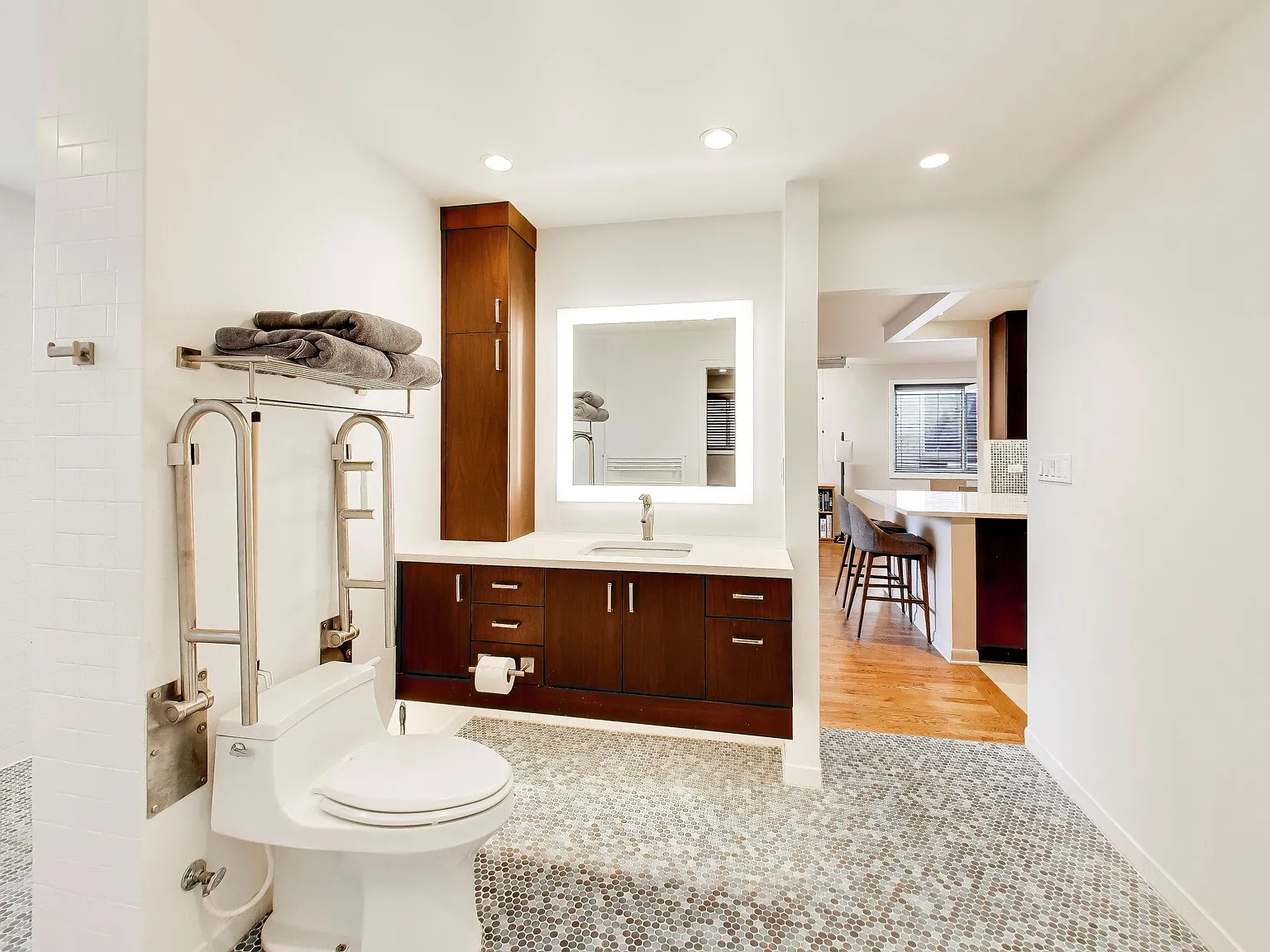 2 bed, 940 sqft, $2,850 — Photo 4