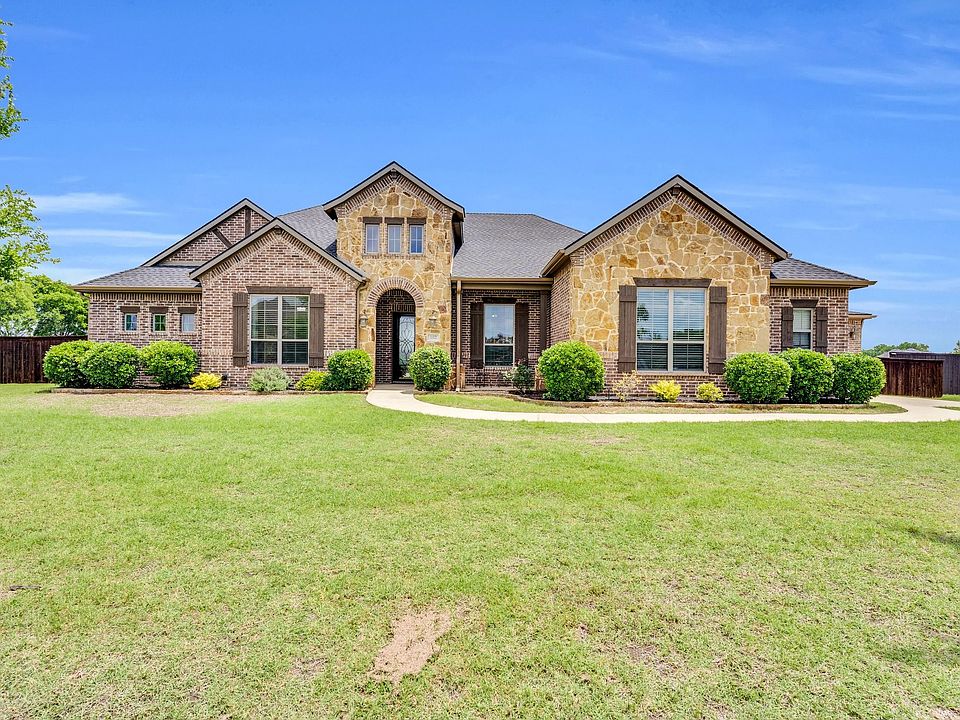 1st image of 102 Willowbrook Dr