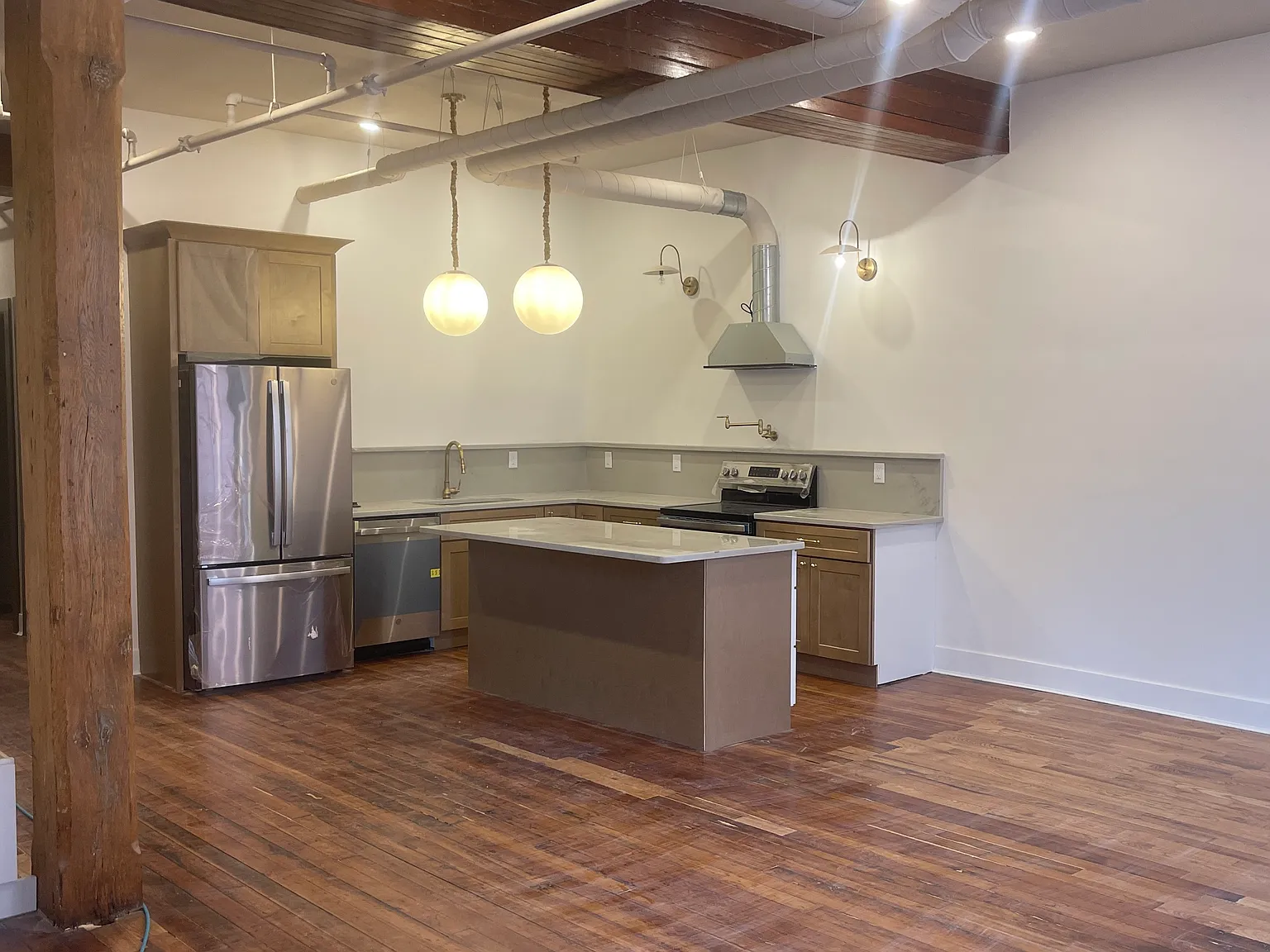3 bed, $2,550 — Photo 2