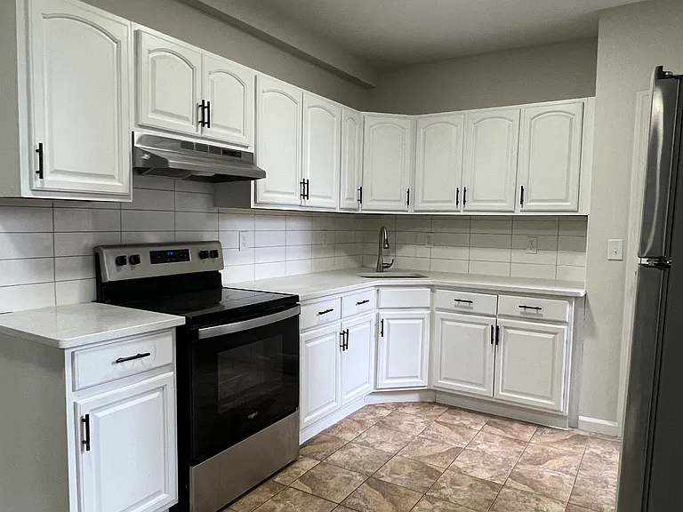 153 S Harrison St #2B — Photo 3