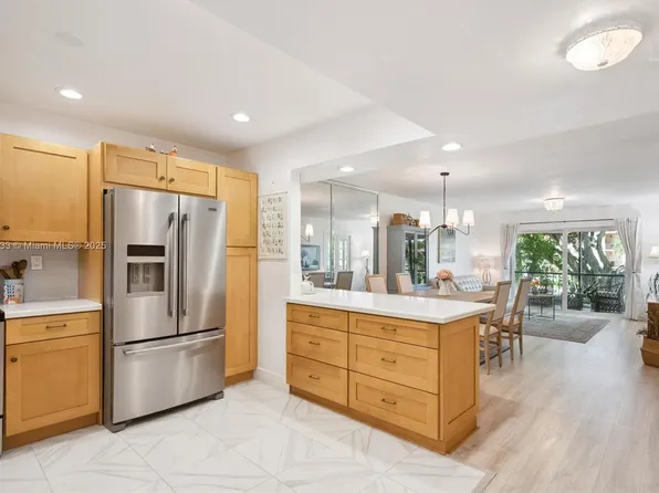 611 S Hollybrook Dr APT 205, Pembroke Pines, FL 33025