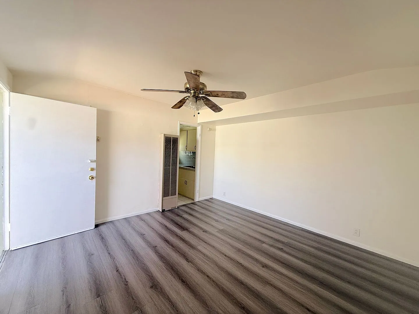 207-209 S Mission Dr — Photo 1