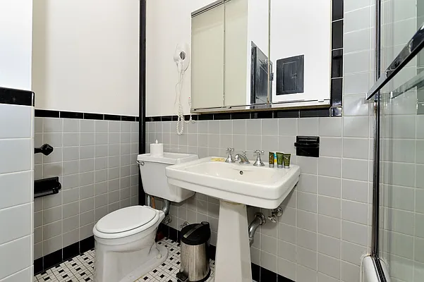 Rented by Eisenberg Exclusives | media 31