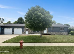 318 28th St NW, Watertown, SD 57201