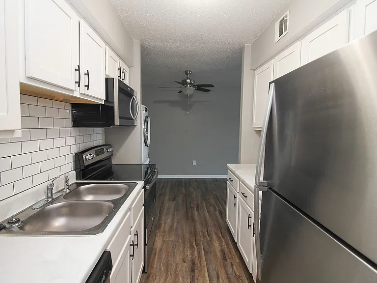 Teak Apartments — Photo 17
