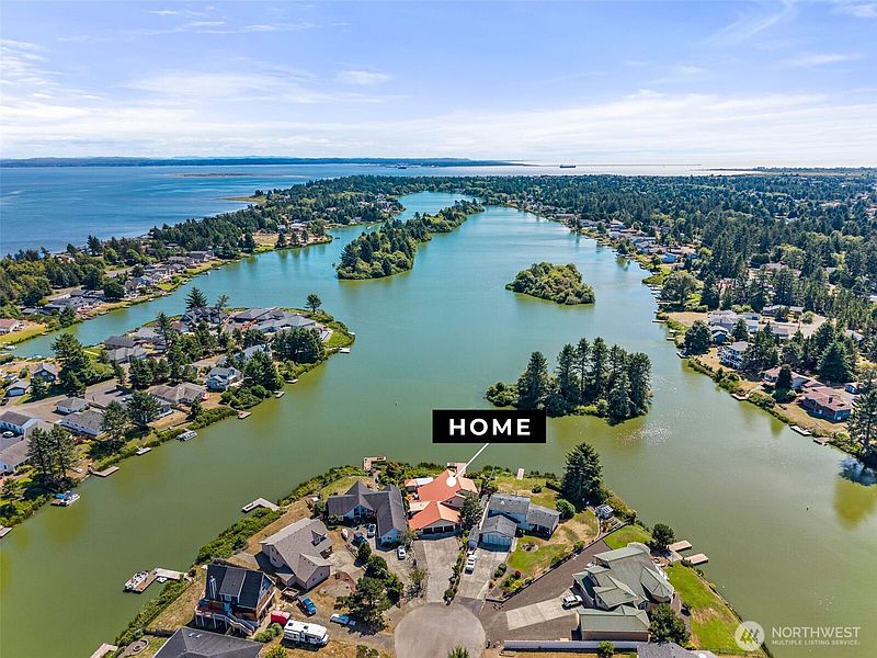 3rd image of 360 Wildwood Avenue SE