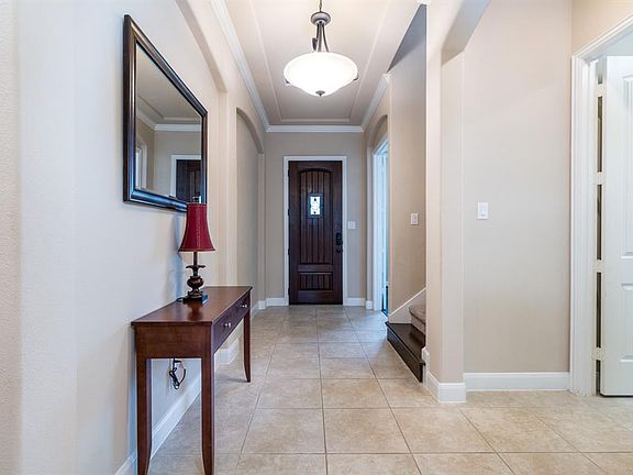 Another view of the entryway.