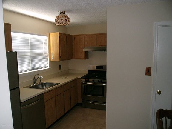 4th image of 52 Edgeware Close #1000