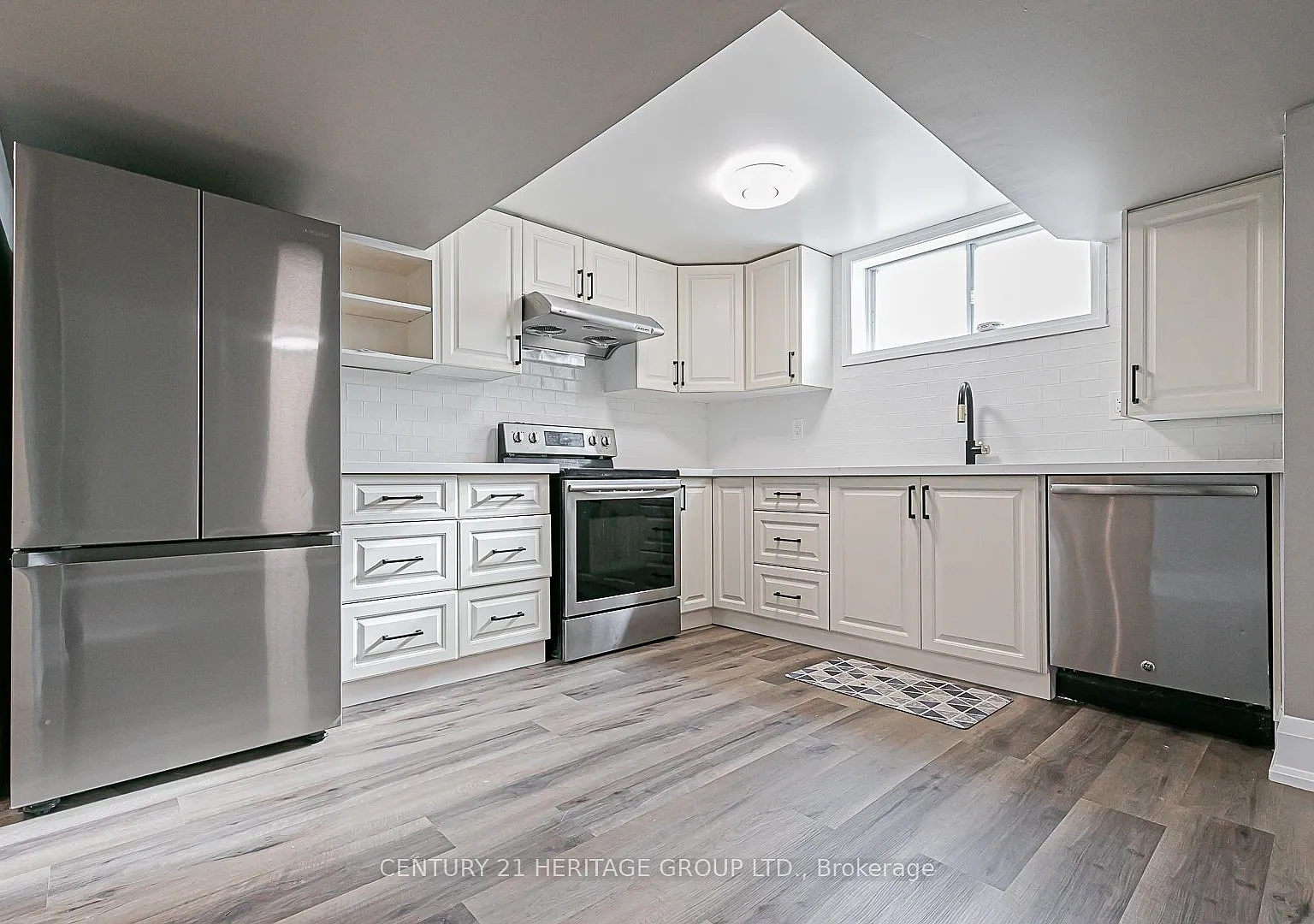 3 bed, $2,300 — Photo 4