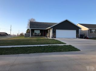 591 13th St SW, Le Mars, IA 51031