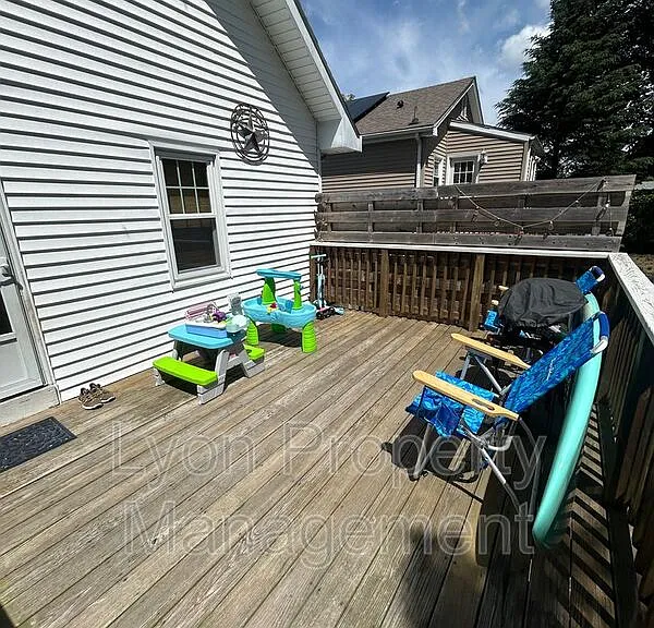 136 Aborn Ave — Photo 15