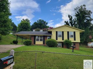 1301 Cardinal Ln, Martinsville, VA 24112