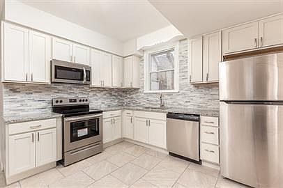 4th image of 4110 Archwood Ave