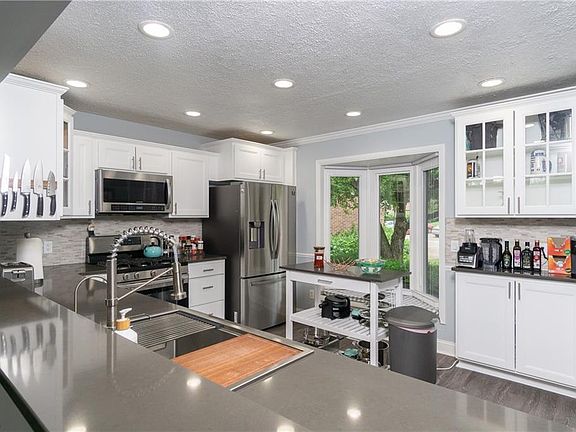 2nd image of 939 E Morningstar Dr