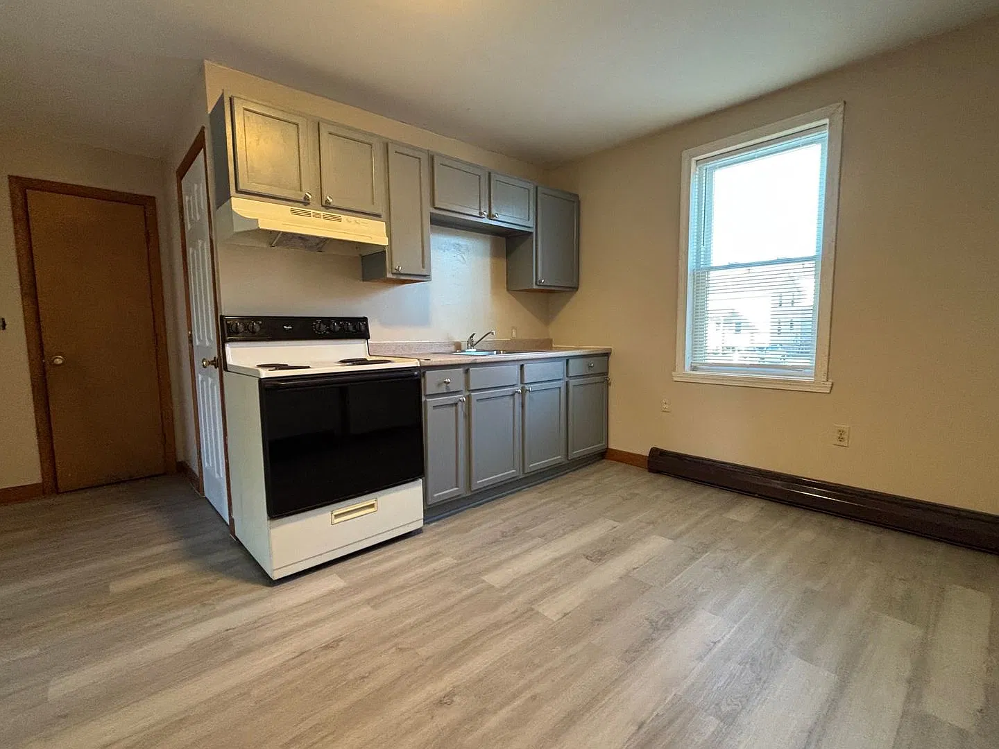 21-27 West St. — Photo 3