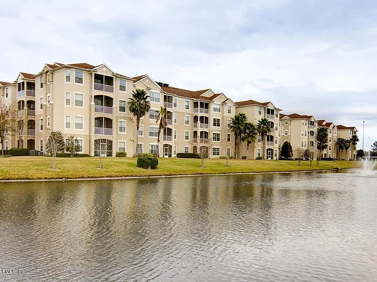 7801 Point Meadows Dr — Photo 2