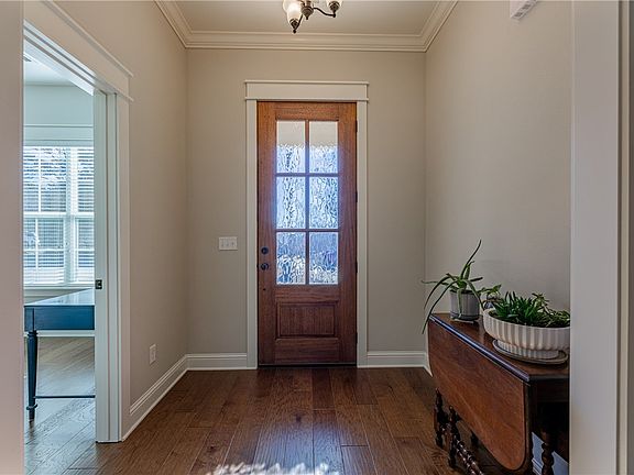3rd image of 8 Sennen Ln