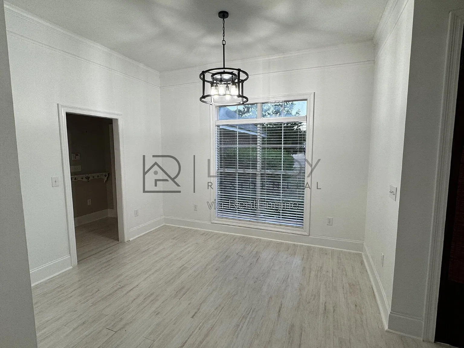 3 bed, 2.0 bath, 1625 sqft, $2,300 — Photo 4