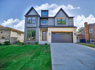 120 N Walnut St, Elmhurst, IL 60126