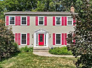 2920 Two Paths Dr, Woodridge, IL 60517