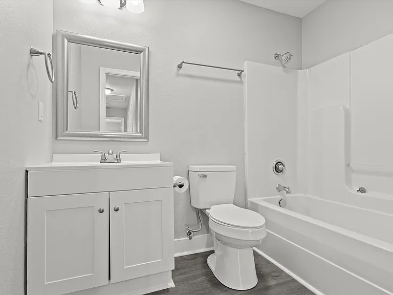 341 Mertle Dr NE — Photo 3