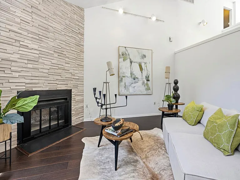 8575 Torwoodlee Ct — Photo 14