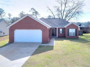 186 Hedgerow Dr, Leesburg, GA 31763