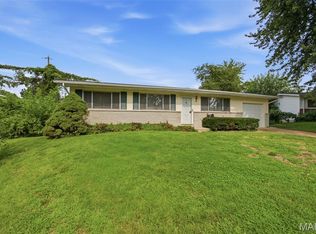 21 Saint Henry Ct, Saint Charles, MO 63301