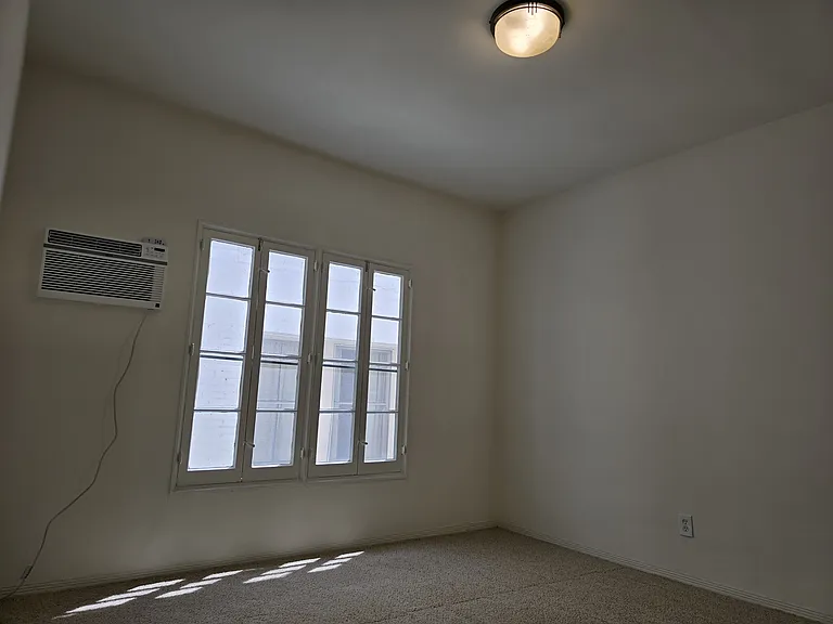 650 S Cloverdale Ave #4 — Photo 12