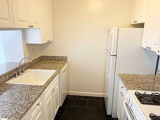 4th image of 401 W 22nd St APT 6F