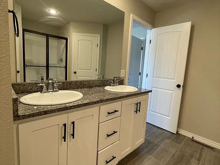 696 N Montego St — Photo 16