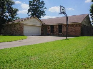 17811 Springtree Dr, Humble, TX 77396