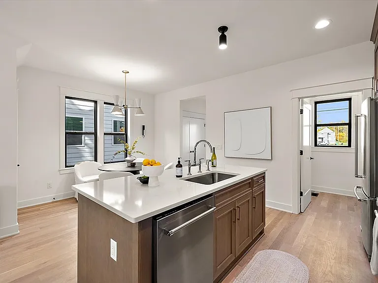 1742 Fischer St — Photo 13