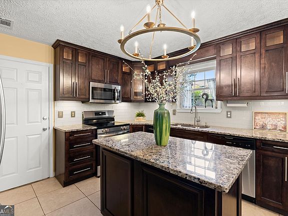 2nd image of 2431 Stonebridge Ln