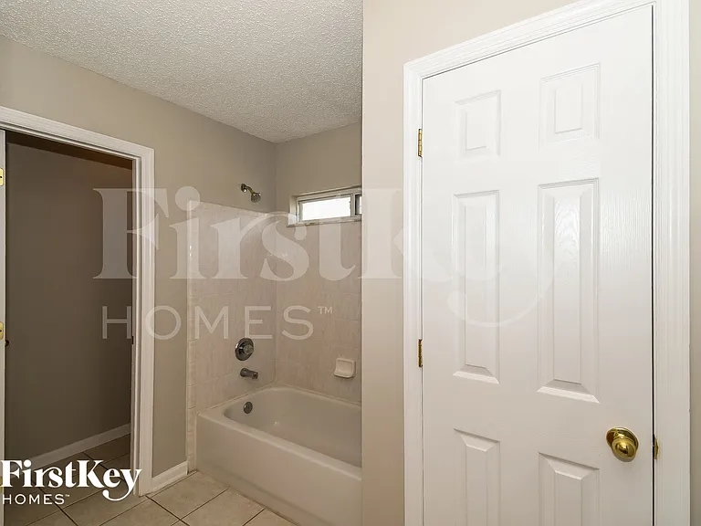 729 Mackenzie Cir — Photo 11