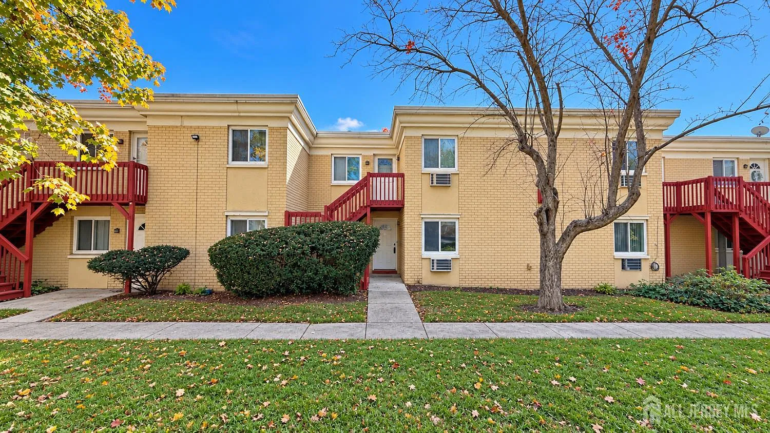1 bed, 1.0 bath, 953 sqft, $2,200 — Photo 1