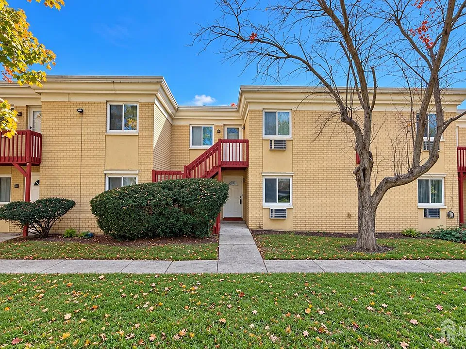 2 Lake Ave #7A