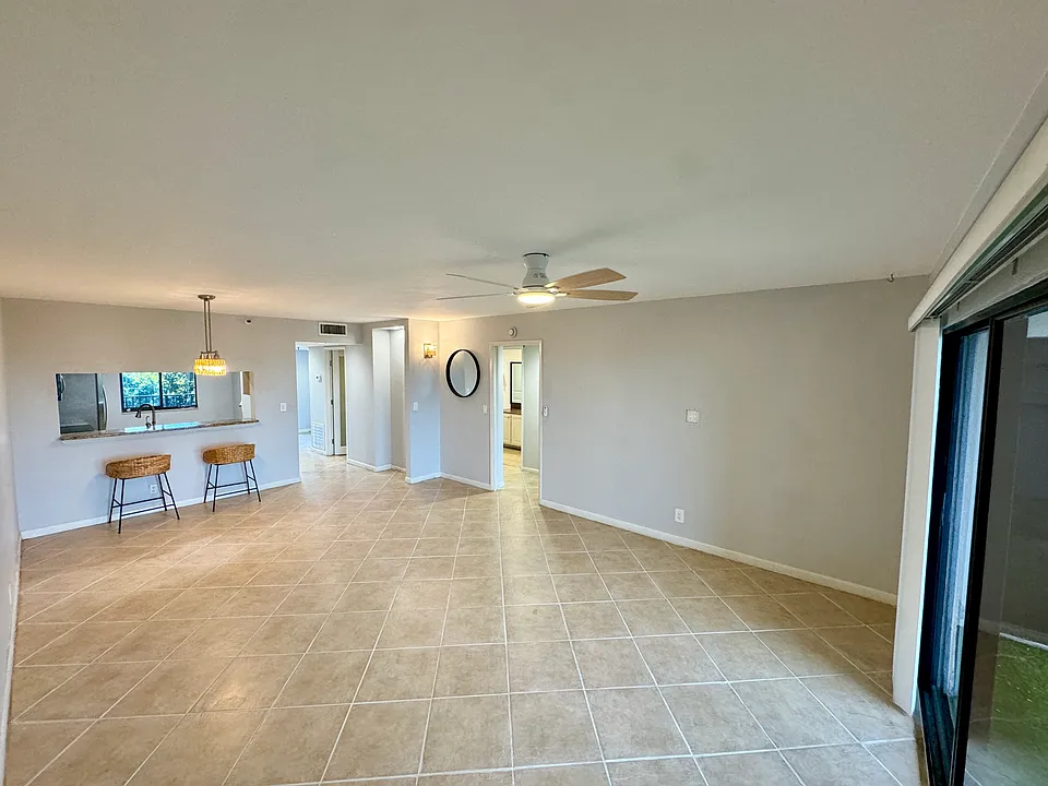 2202 S Cypress Bend Dr #607