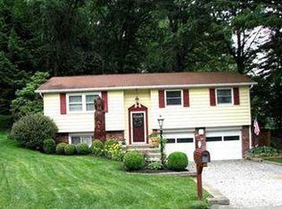 246 Naugatuck Dr, Greensburg, PA 15601