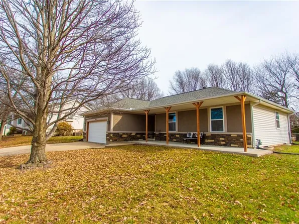 2104 Sunset Cir, Pleasant Hill, MO 64080