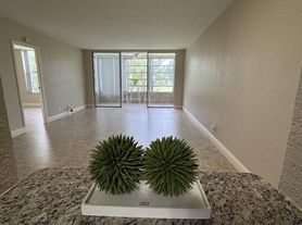 8411 Lagos De Campo Blvd, Fort Lauderdale, FL