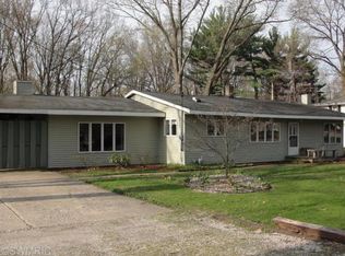 2736 Wildwood Ln, Stevensville, MI 49127