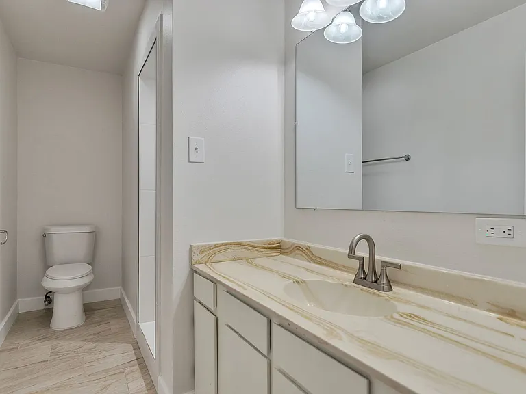100 Royal Way Dr #14C — Photo 18