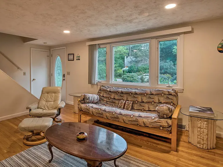 59 Tracy Ln — Photo 6