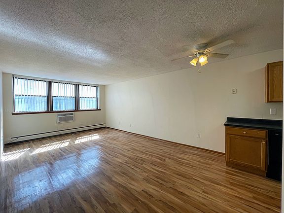 5th image of 301 University Ave SE APT 303