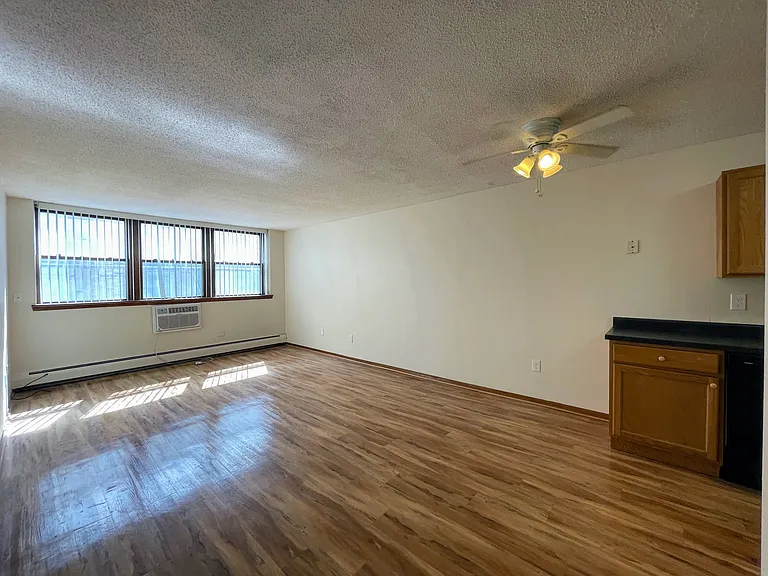301 University Ave SE — Photo 6