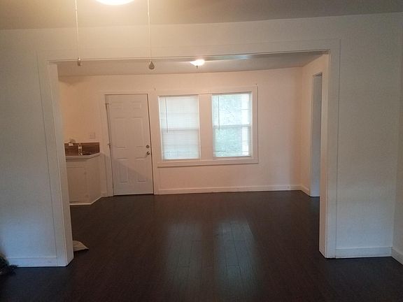 5th image of 402 Lazarre Ave