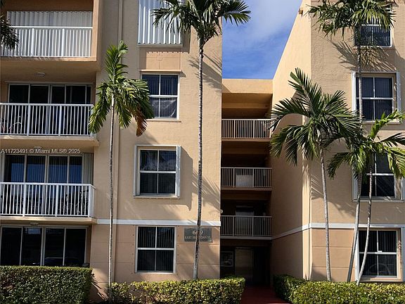 2nd image of 609 E Sheridan St APT 105
