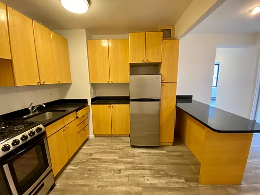 Rented by Avenues Real Estate | media 16