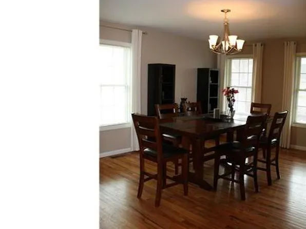 8 Tillage Ct, Plainville, CT 06062